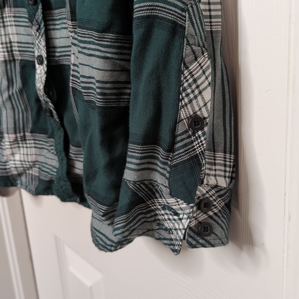 Torrid long sleeve button down shirt size 00 medium - Picture 3 of 7